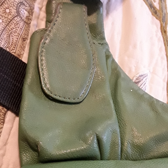 Travelon anti-theft crossbody. - Picture 5 of 6